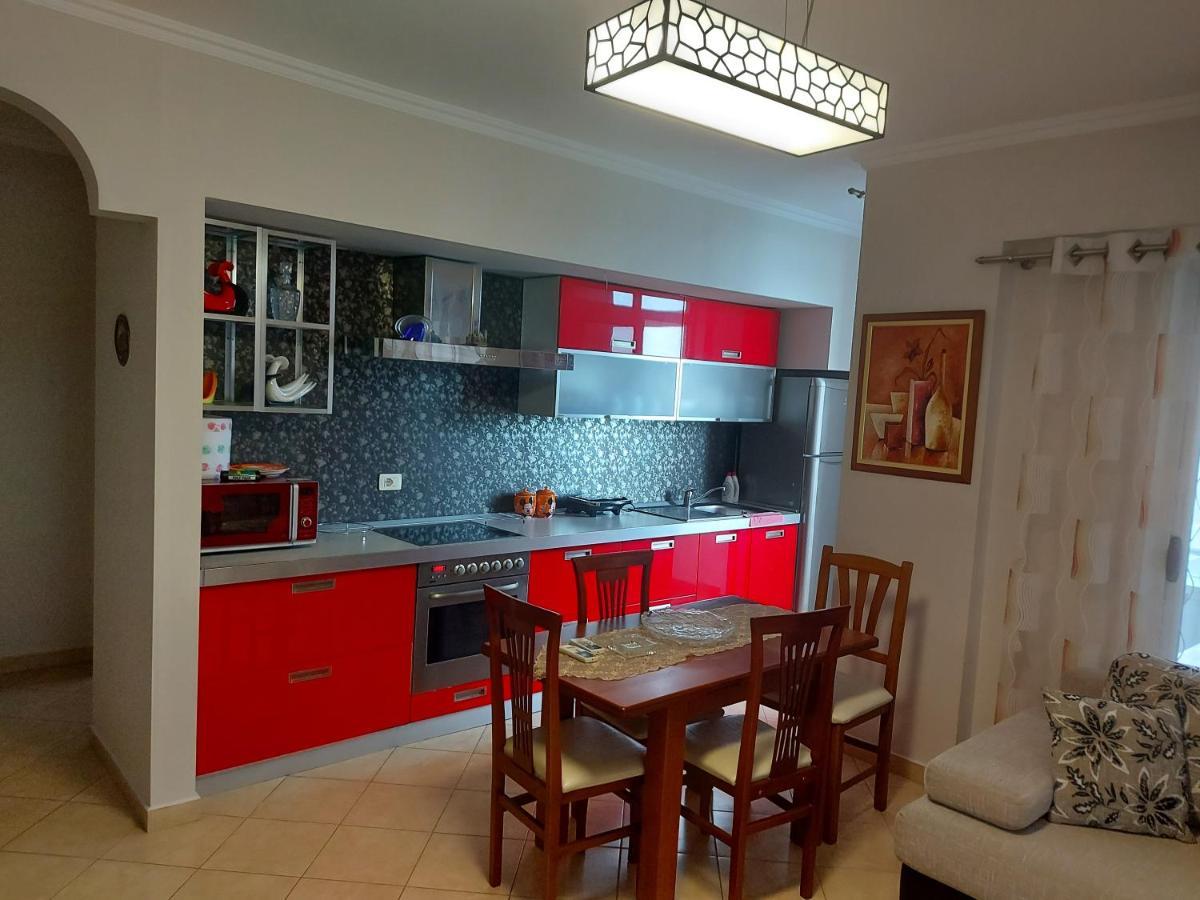 דורס Bral Apartments 8 Two-Bedroom Beachfront מראה חיצוני תמונה