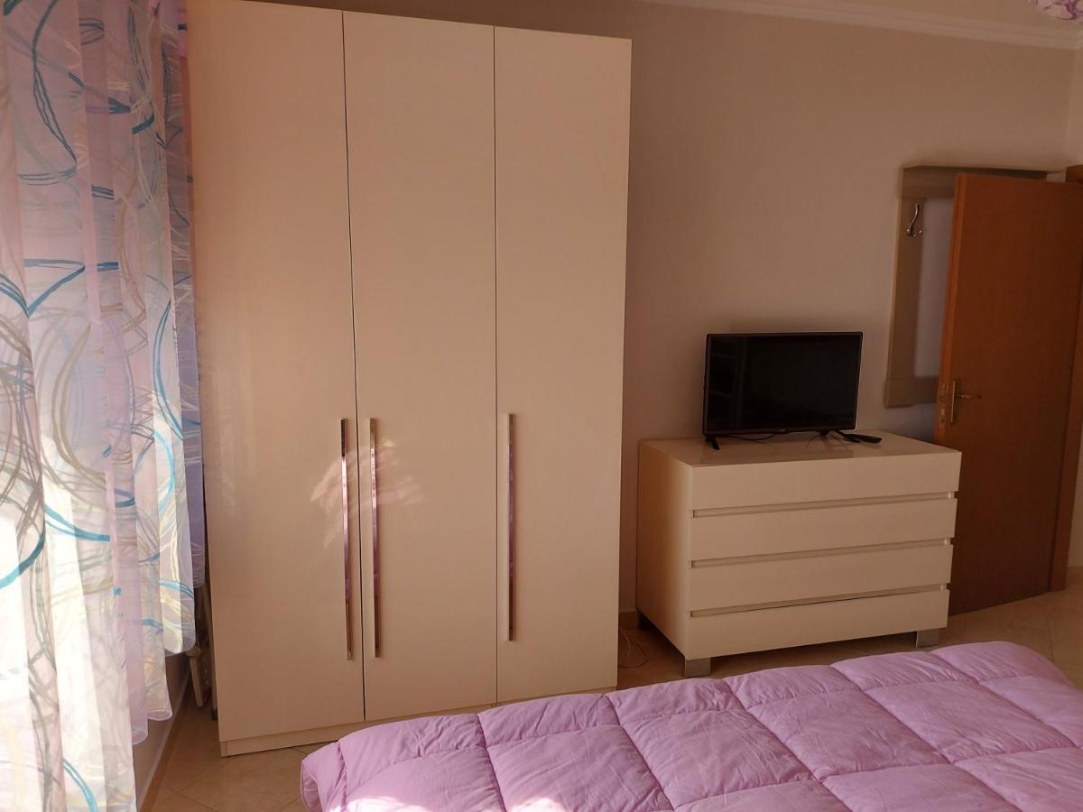 דורס Bral Apartments 8 Two-Bedroom Beachfront מראה חיצוני תמונה