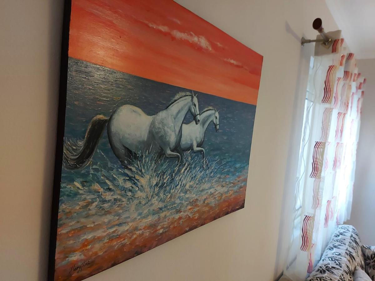 דורס Bral Apartments 8 Two-Bedroom Beachfront מראה חיצוני תמונה