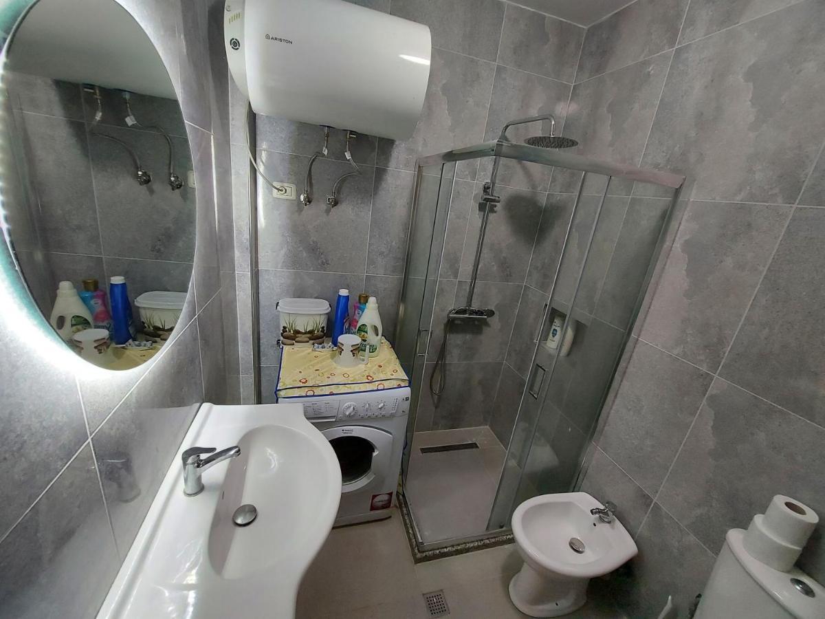 דורס Bral Apartments 8 Two-Bedroom Beachfront מראה חיצוני תמונה