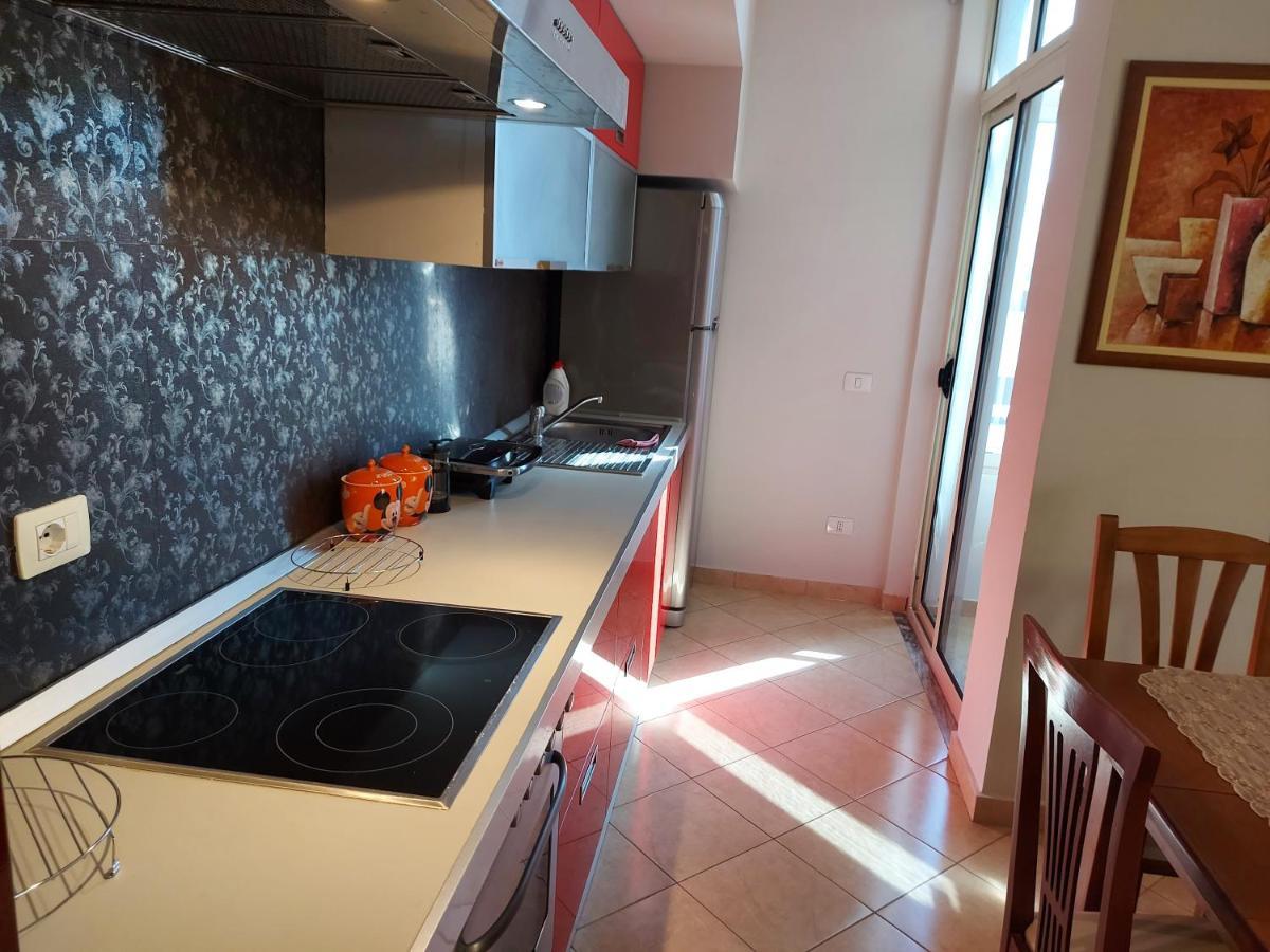 דורס Bral Apartments 8 Two-Bedroom Beachfront מראה חיצוני תמונה