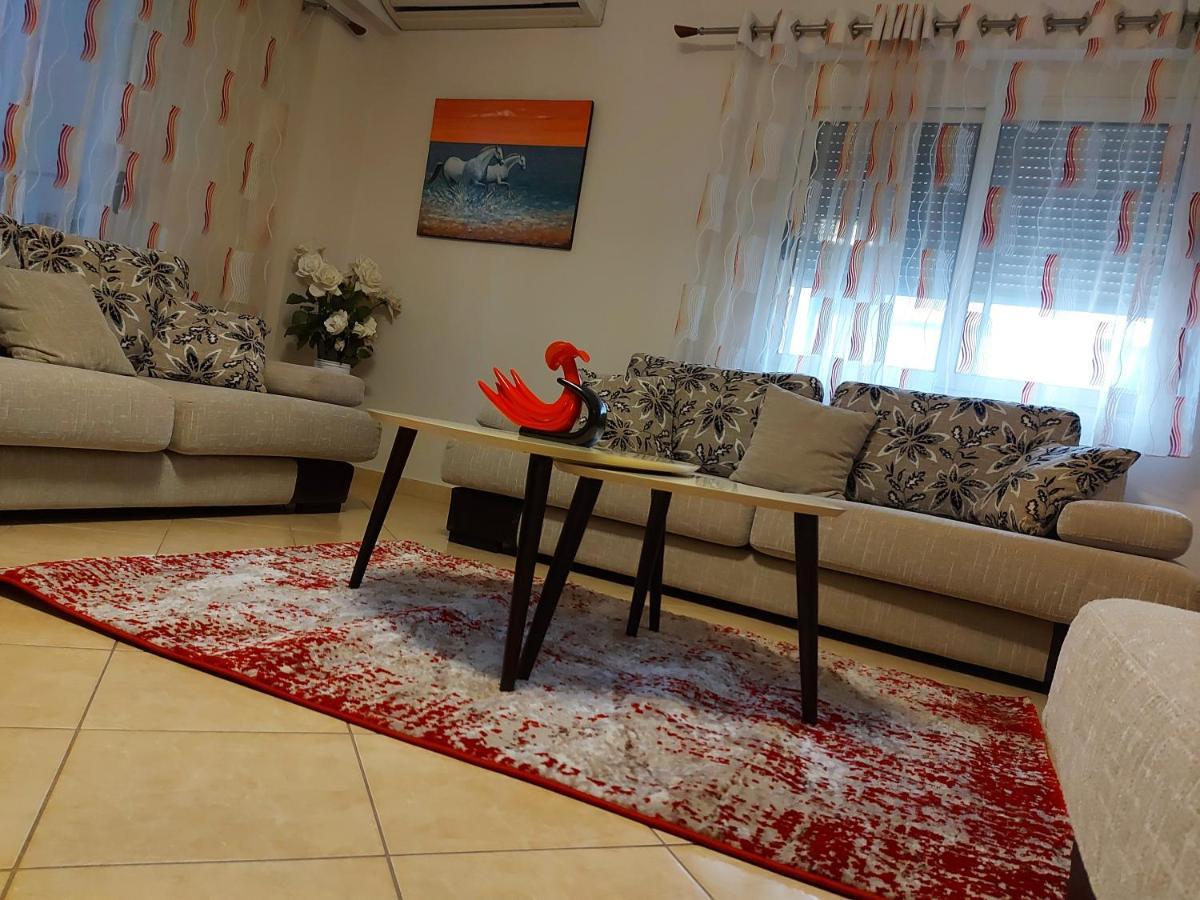 דורס Bral Apartments 8 Two-Bedroom Beachfront מראה חיצוני תמונה