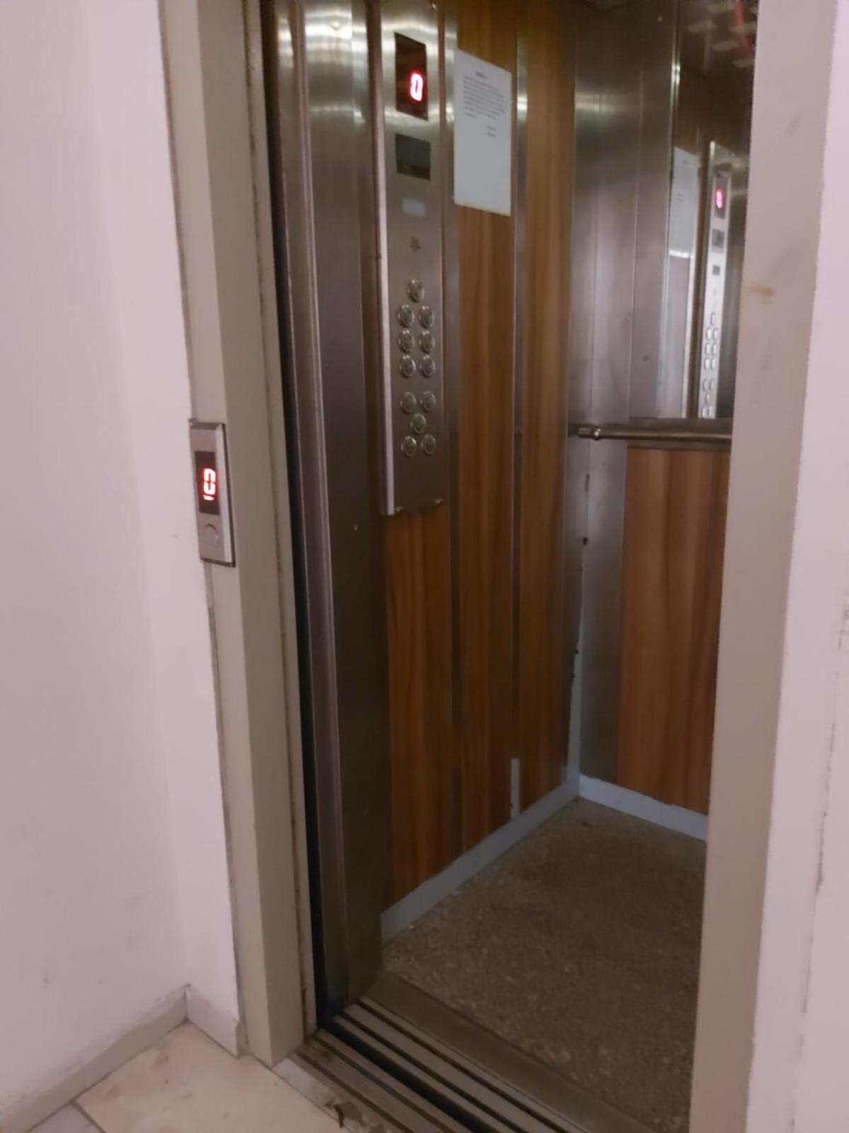 דורס Bral Apartments 8 Two-Bedroom Beachfront מראה חיצוני תמונה