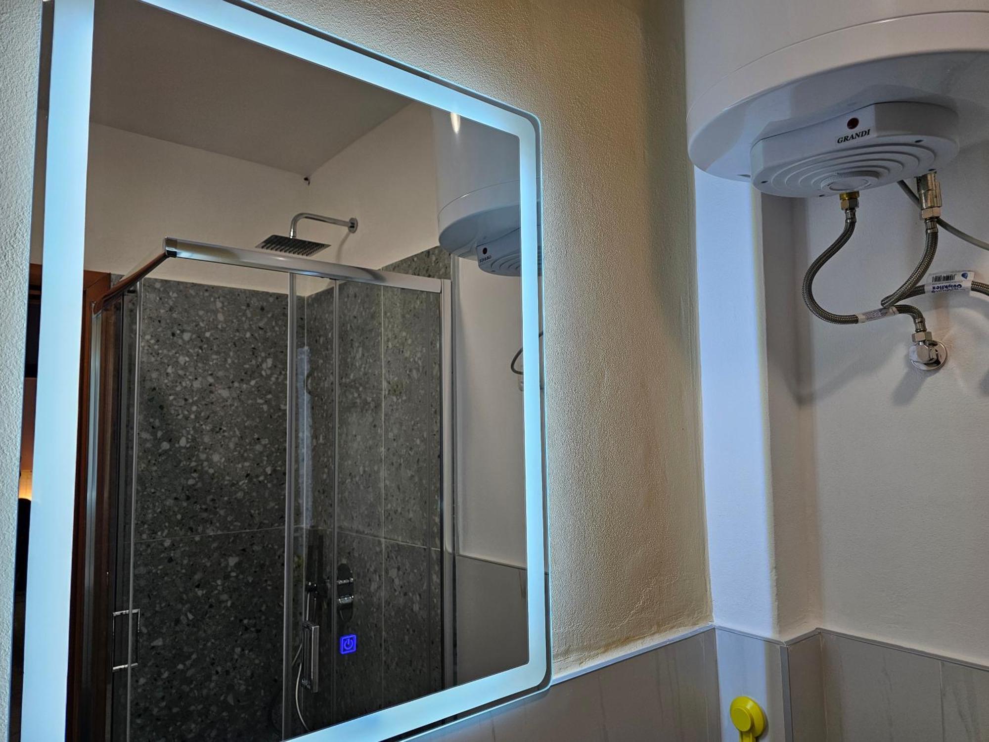 דורס Bral Apartments 8 Two-Bedroom Beachfront מראה חיצוני תמונה