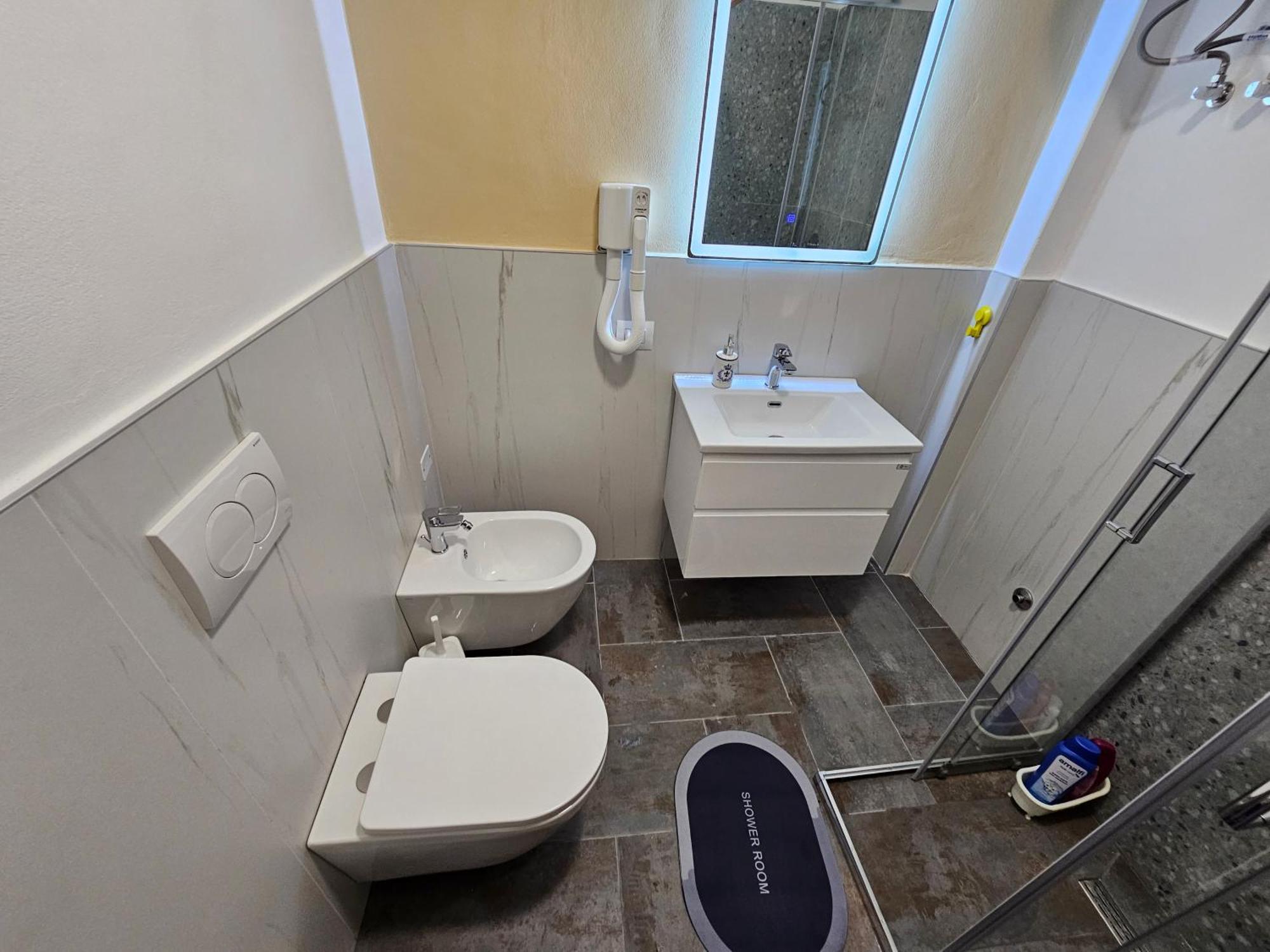 דורס Bral Apartments 8 Two-Bedroom Beachfront מראה חיצוני תמונה